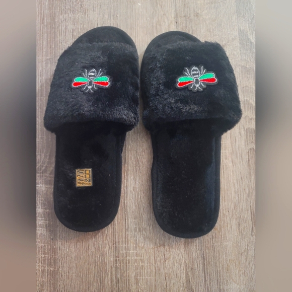 Bee print slippers 7.5-8 NIP - Picture 3 of 5